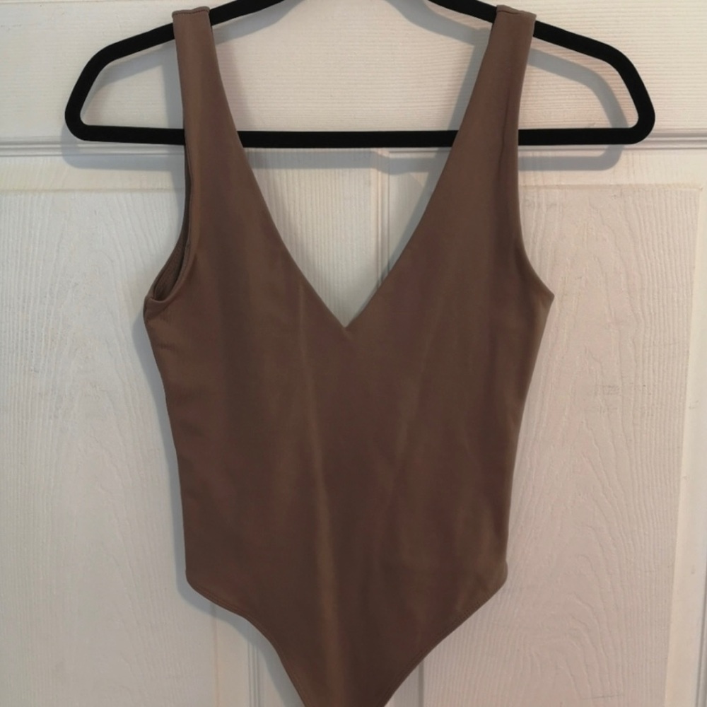 Like new Aritzia Babaton V-Neck Bodysuit